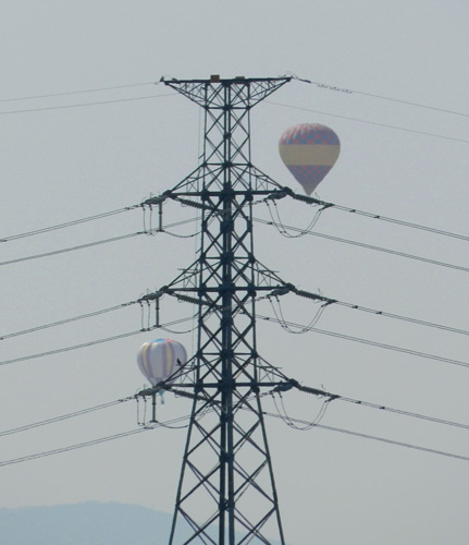鉄塔と熱気球.jpg
